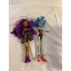 2 Monster high dolls Clawdeen Wolf and Skull Shore Ghoulia  both missing a hand